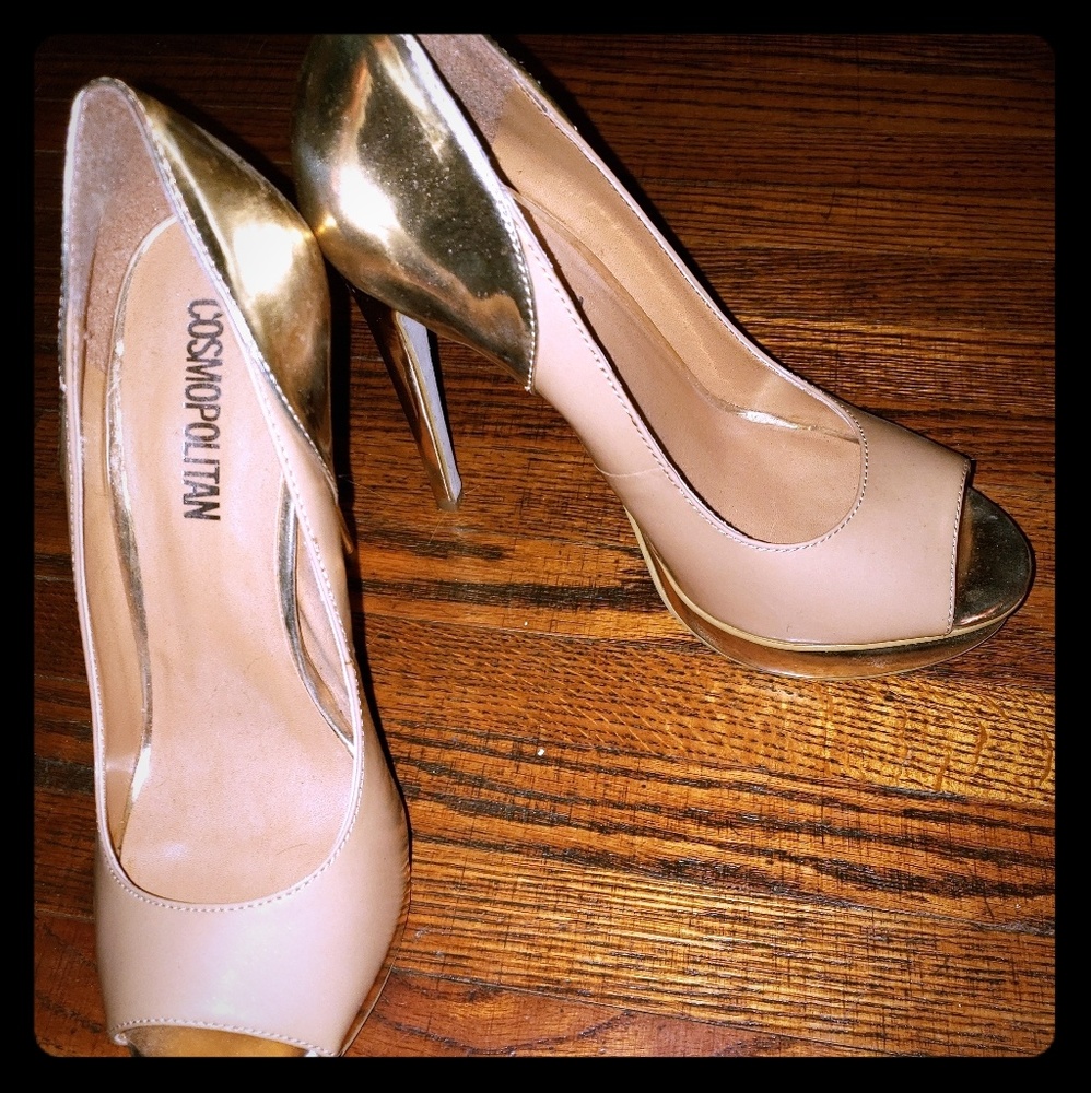 Cosmopolitan peak toe pumps